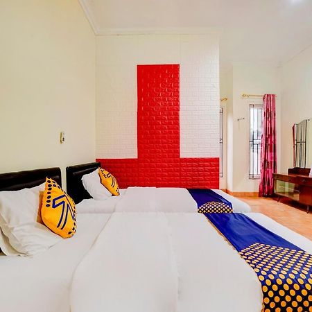 Radio Backpacker Guesthouse Syariah バンドゥン エクステリア 写真