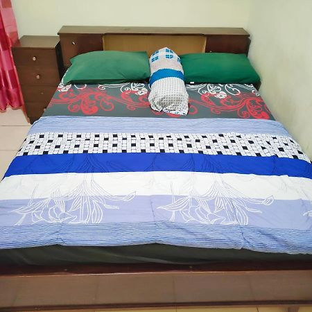 Radio Backpacker Guesthouse Syariah バンドゥン エクステリア 写真