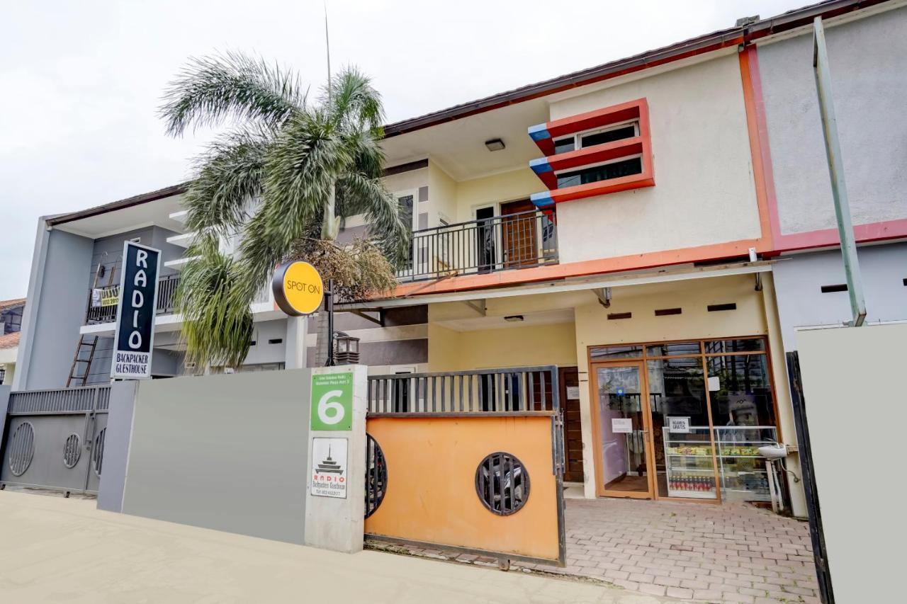 Radio Backpacker Guesthouse Syariah バンドゥン エクステリア 写真