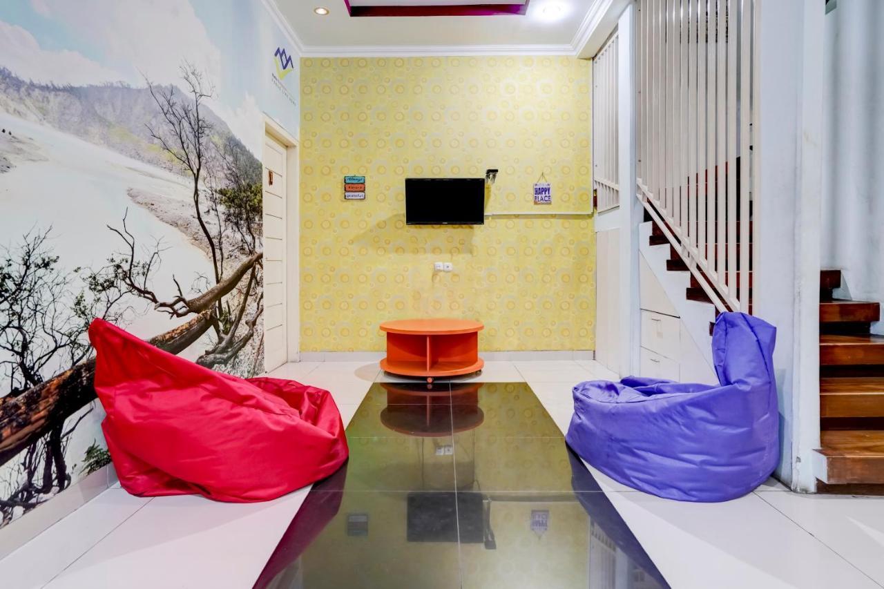 Radio Backpacker Guesthouse Syariah バンドゥン エクステリア 写真