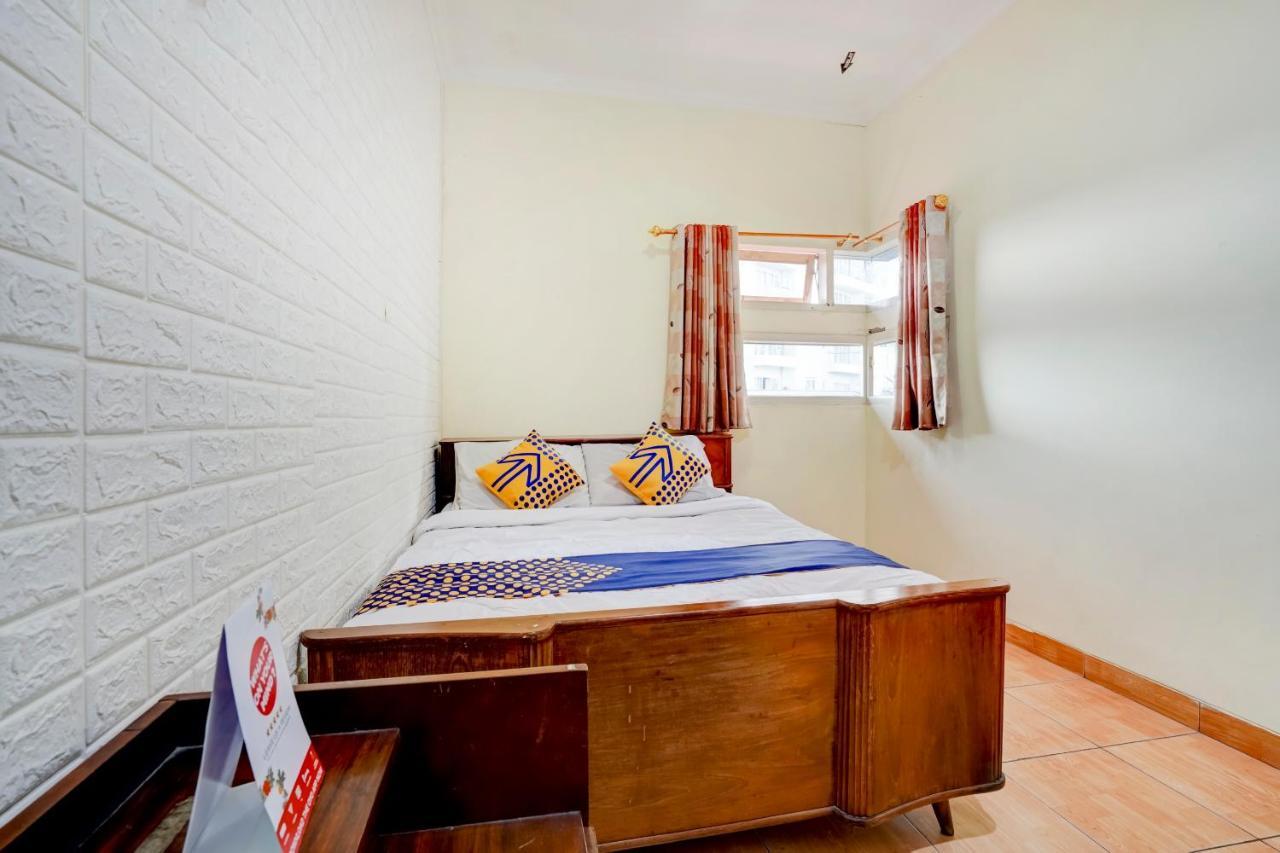 Radio Backpacker Guesthouse Syariah バンドゥン エクステリア 写真