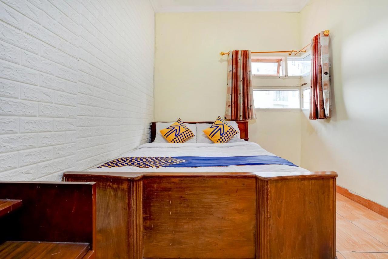 Radio Backpacker Guesthouse Syariah バンドゥン エクステリア 写真