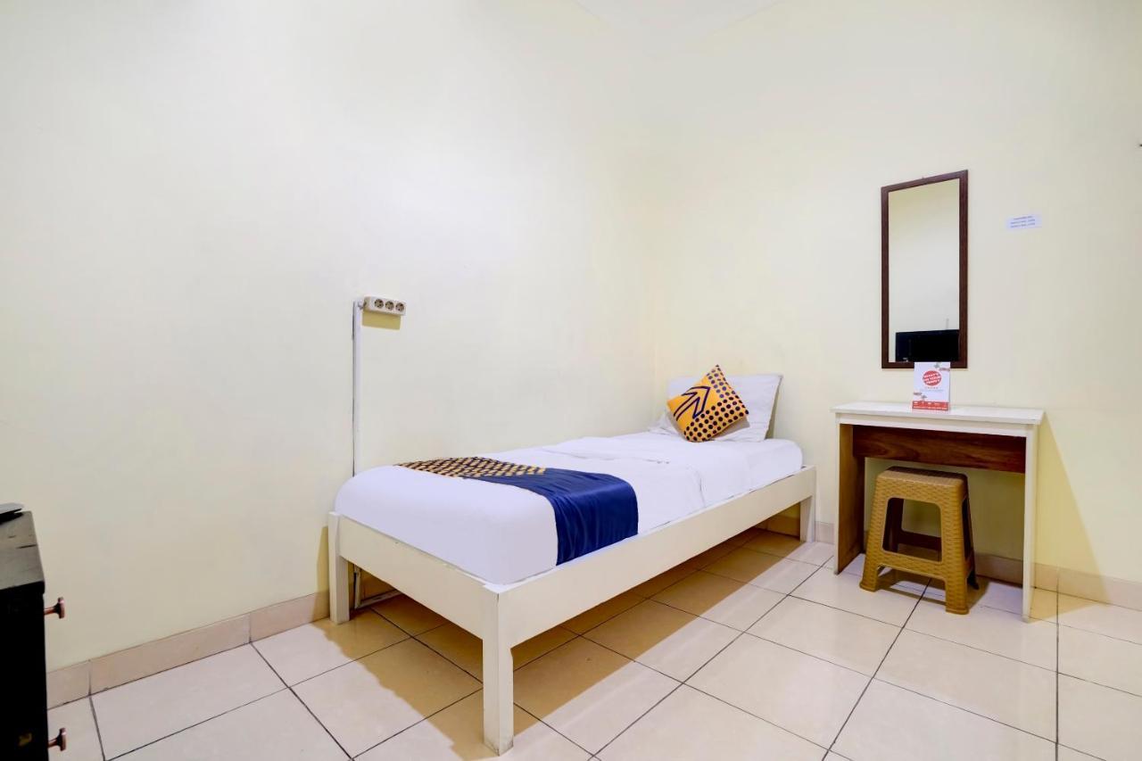 Radio Backpacker Guesthouse Syariah バンドゥン エクステリア 写真