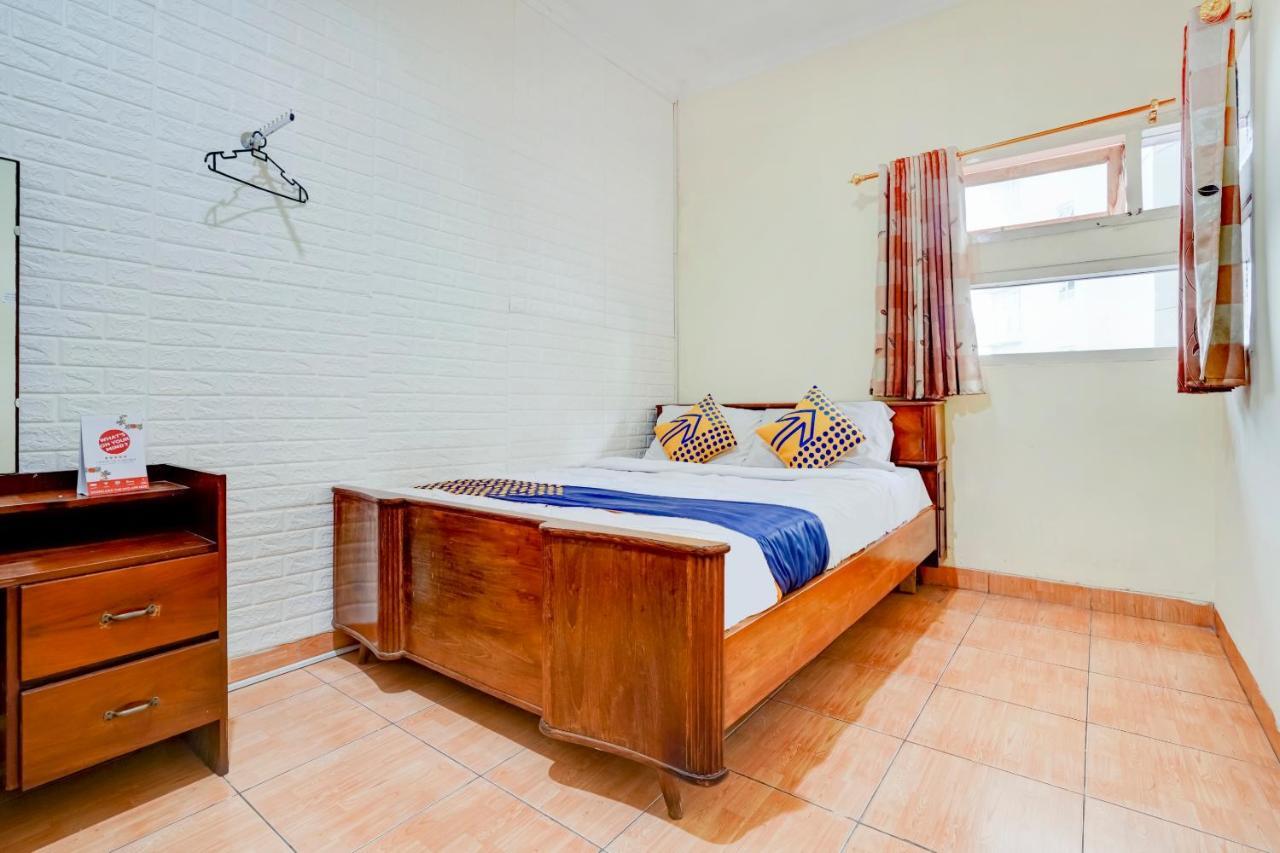 Radio Backpacker Guesthouse Syariah バンドゥン エクステリア 写真