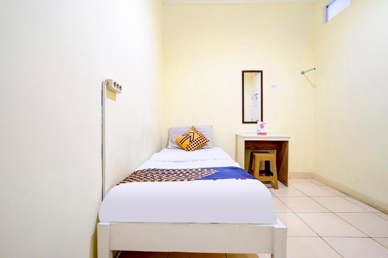 Radio Backpacker Guesthouse Syariah バンドゥン エクステリア 写真