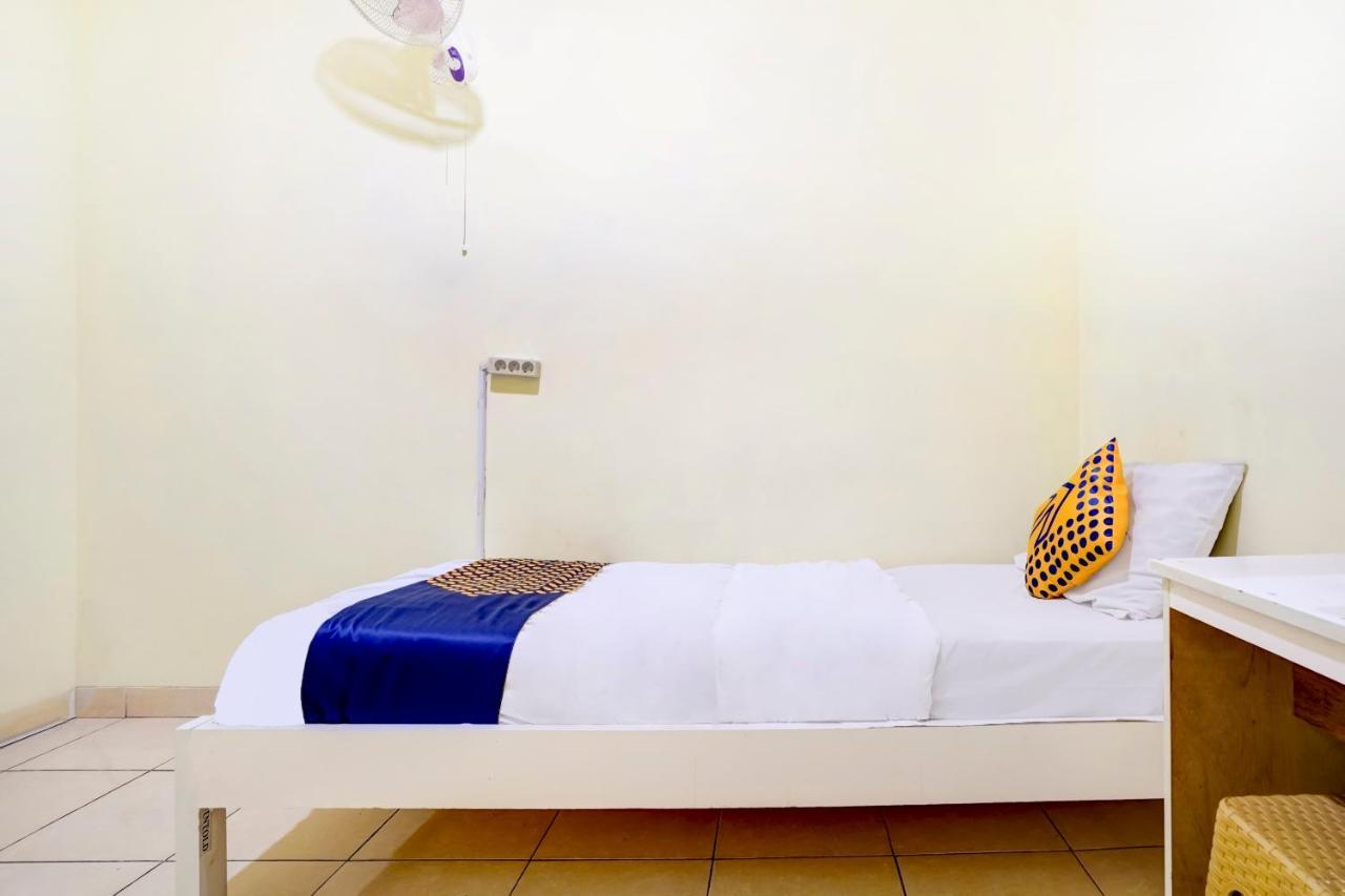 Radio Backpacker Guesthouse Syariah バンドゥン エクステリア 写真