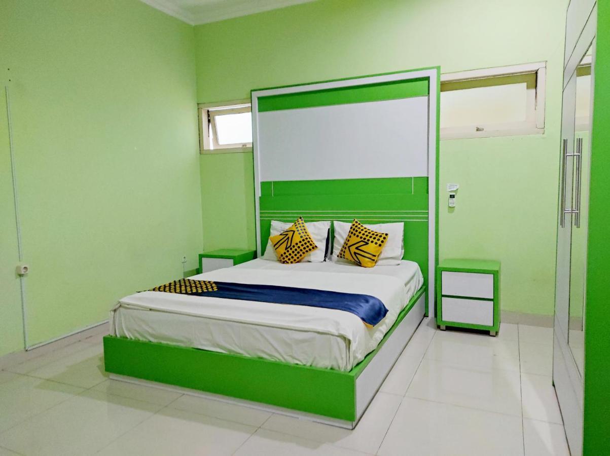 Radio Backpacker Guesthouse Syariah バンドゥン エクステリア 写真
