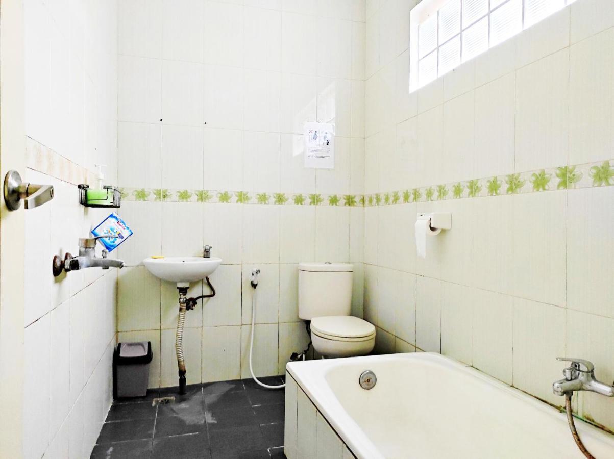 Radio Backpacker Guesthouse Syariah バンドゥン エクステリア 写真