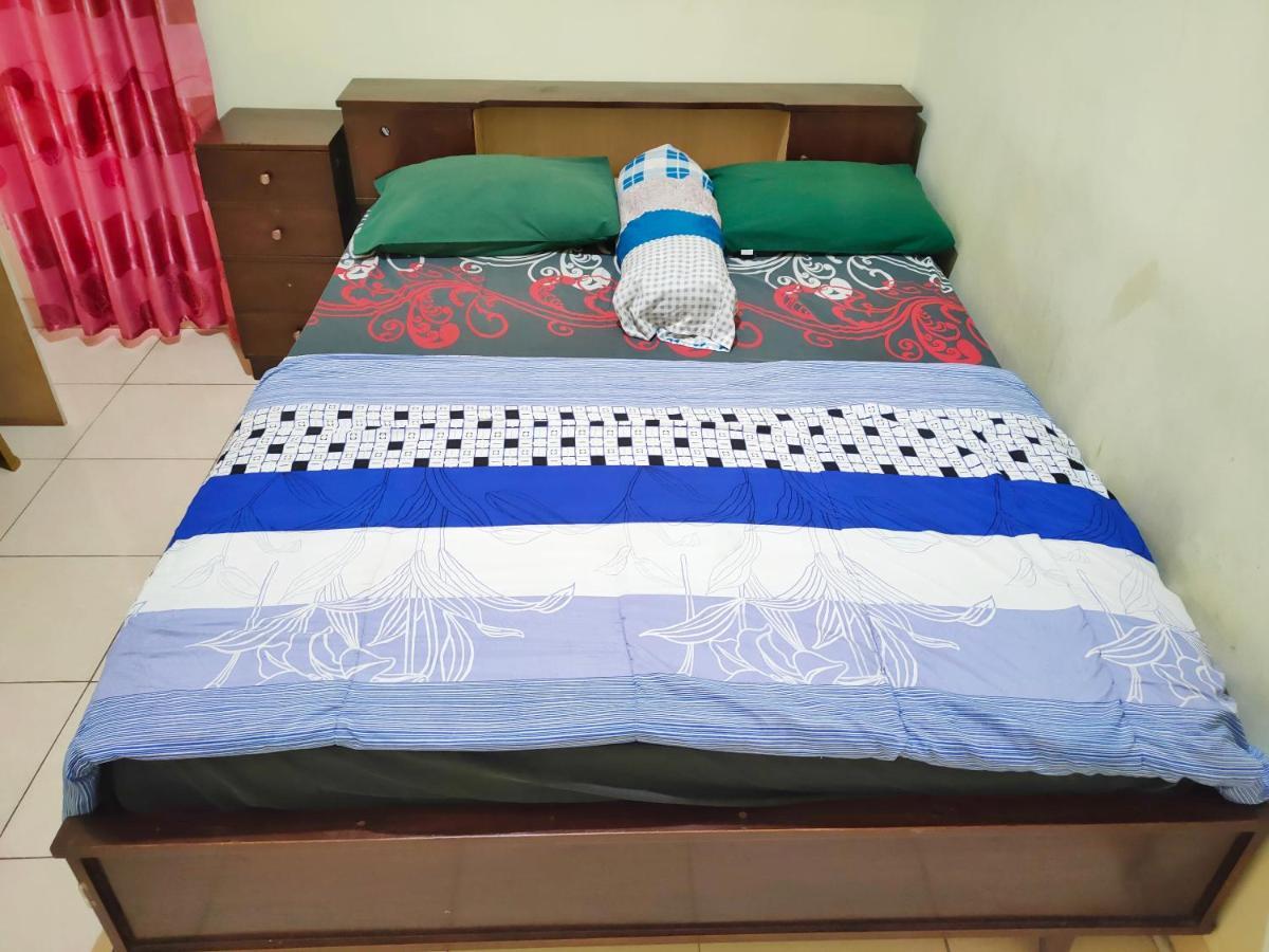 Radio Backpacker Guesthouse Syariah バンドゥン エクステリア 写真